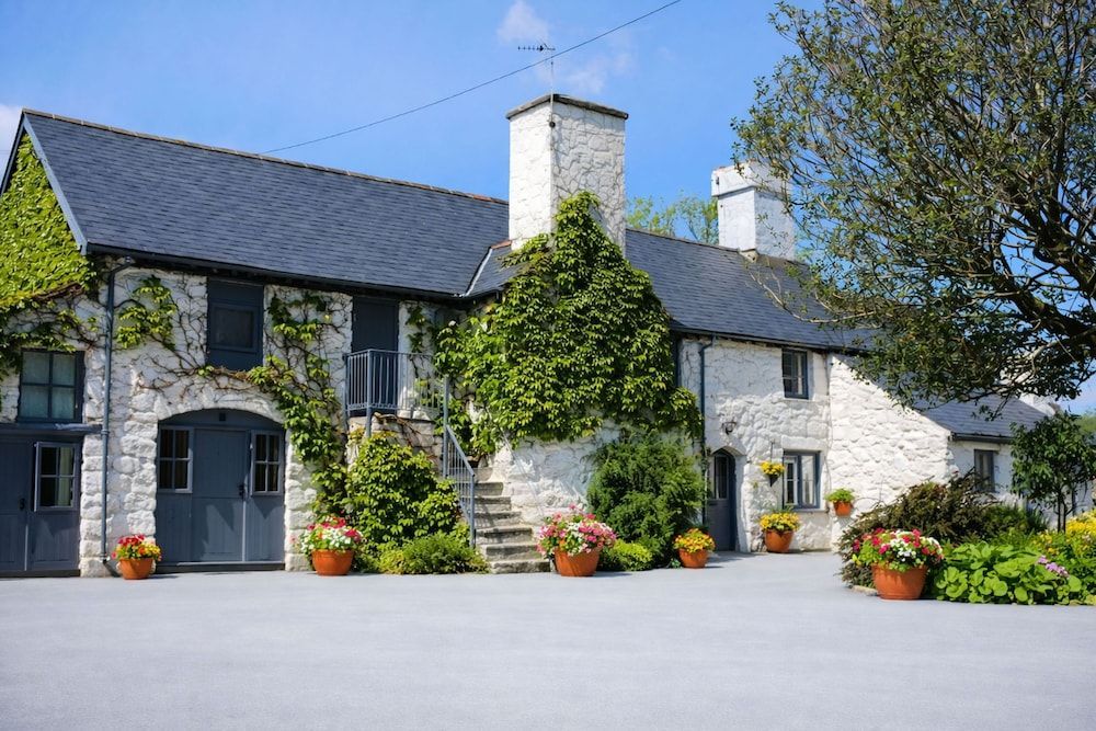 Dolgun Uchaf Historic Guesthouse and Cottages with Boutique Bedrooms In The Heart of Snowdonia 1