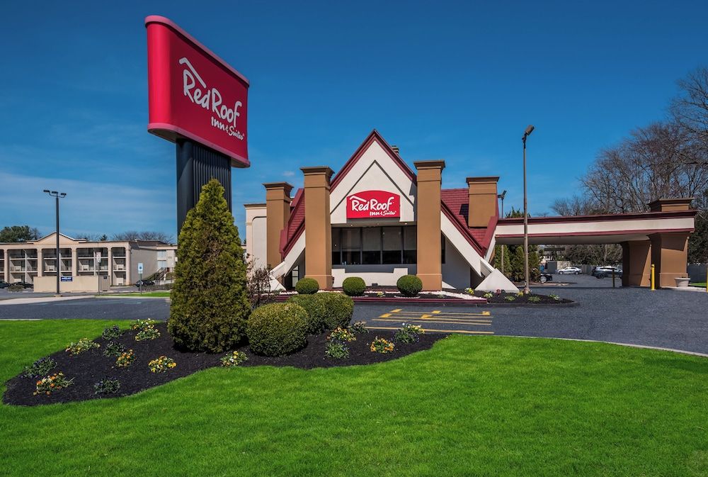 Red Roof Inn and Suites Newark - University 1