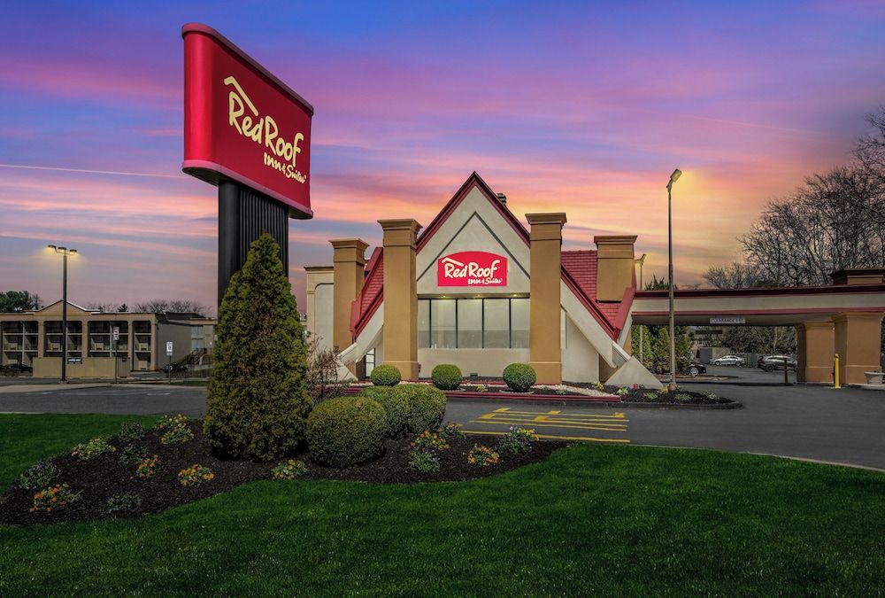 Red Roof Inn and Suites Newark - University 1