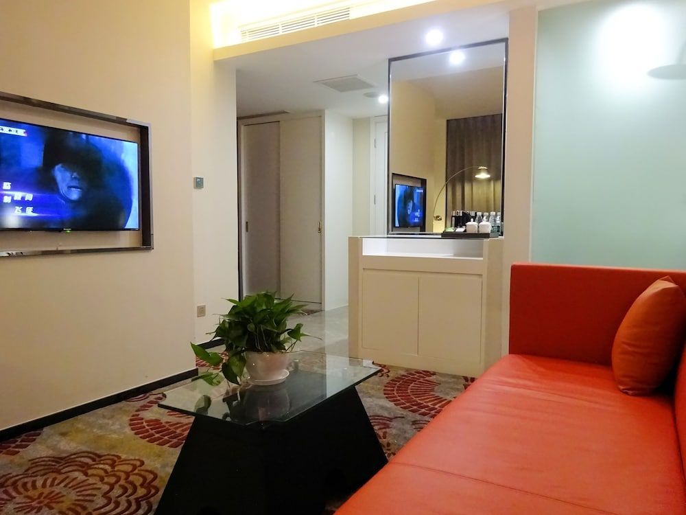 Holiday Villa Hotel & Residence 1