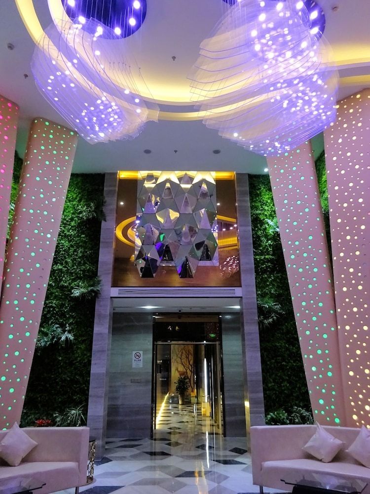 Holiday Villa Hotel & Residence 2