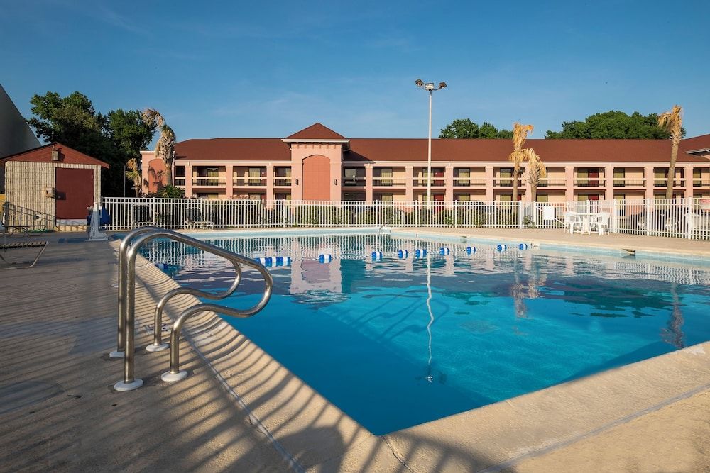 Red Roof Inn Virginia Beach-Norfolk Airport 1