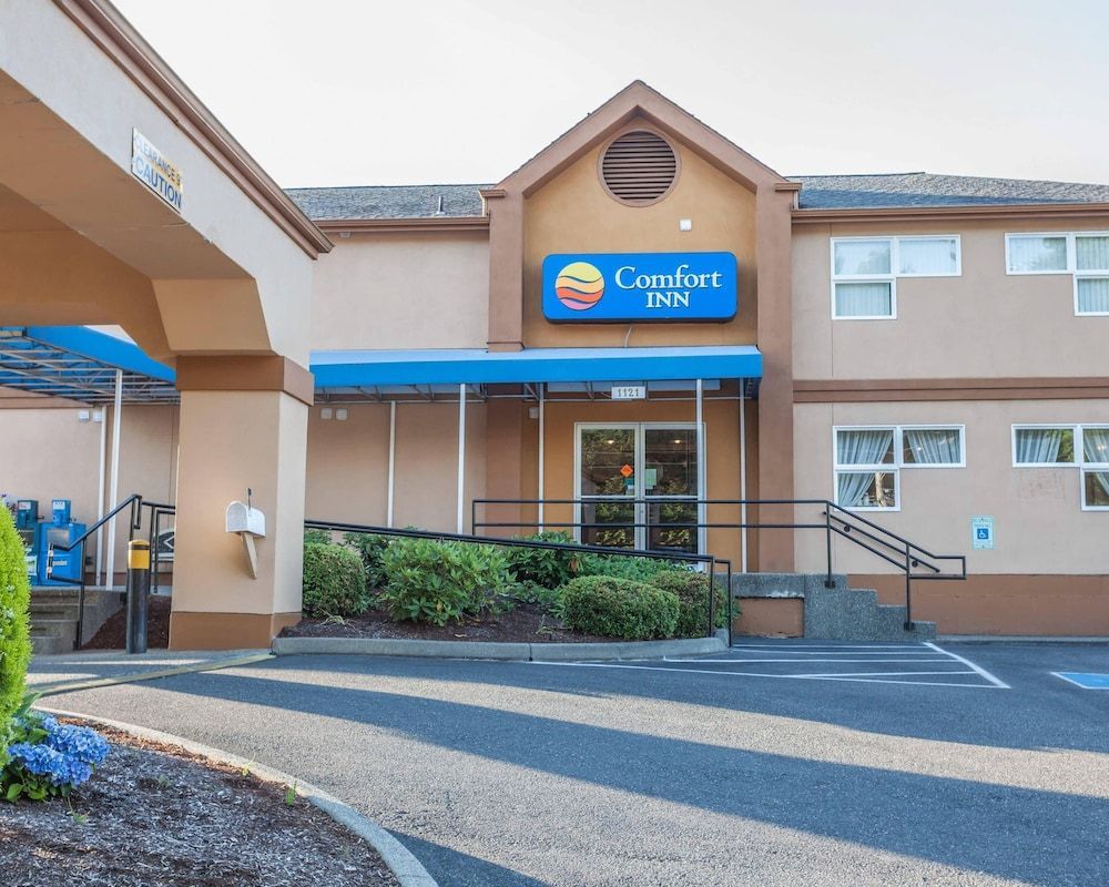 Comfort Inn On the Bay 1