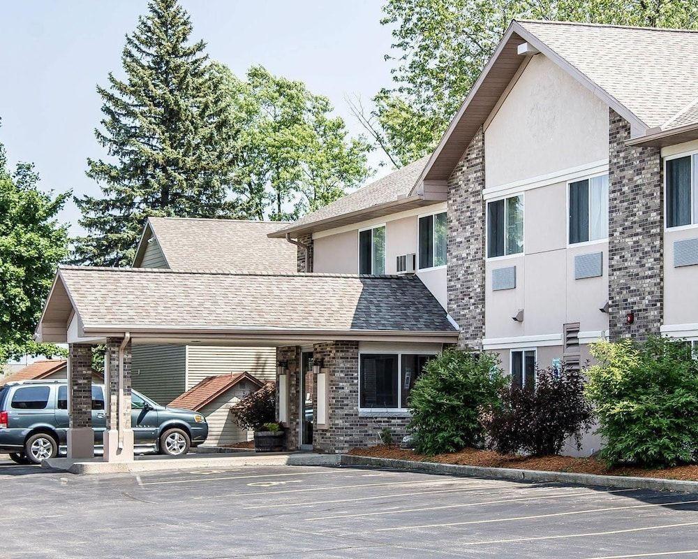 Quality Inn & Suites Sturgeon Bay 1
