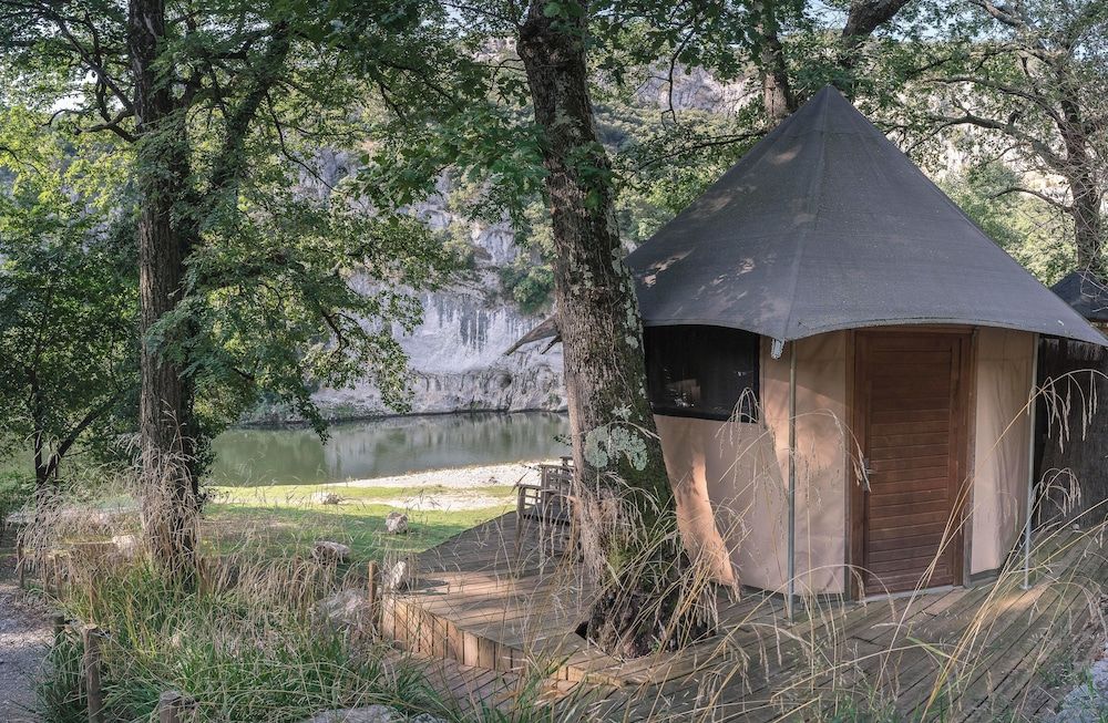 Prehistoric Lodge - Adult Only 1