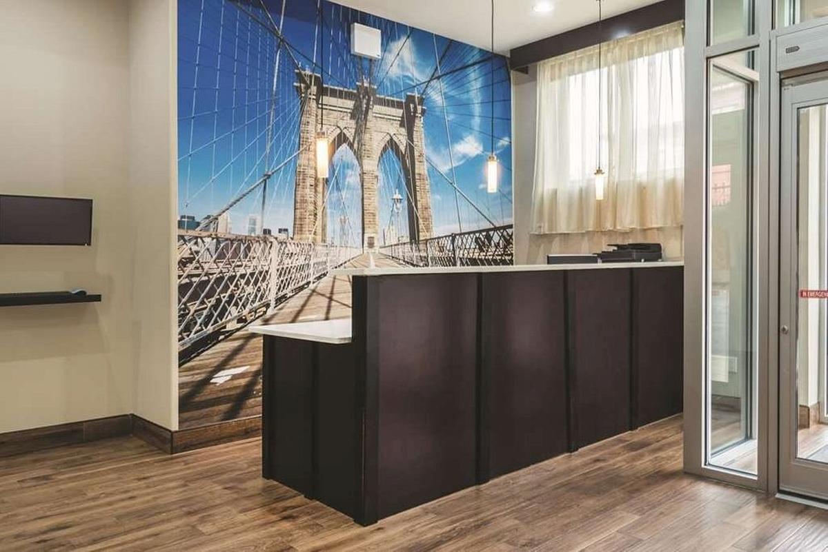 La Quinta Inn Suites By Wyndham Brooklyn Central 2