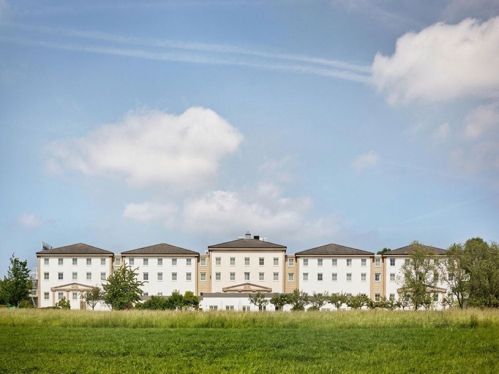 Sunday Hotel Frankfurt Airport West 1