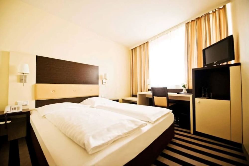 Tante ALMA Bristol Hotel 1