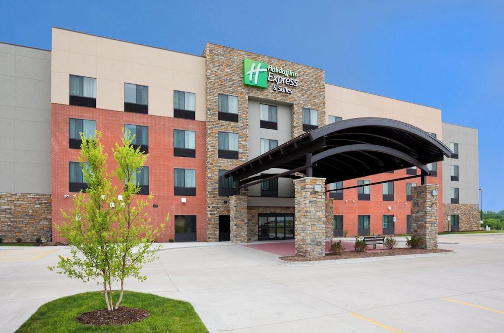 Holiday Inn Express & Suites DAVENPORT by IHG 1