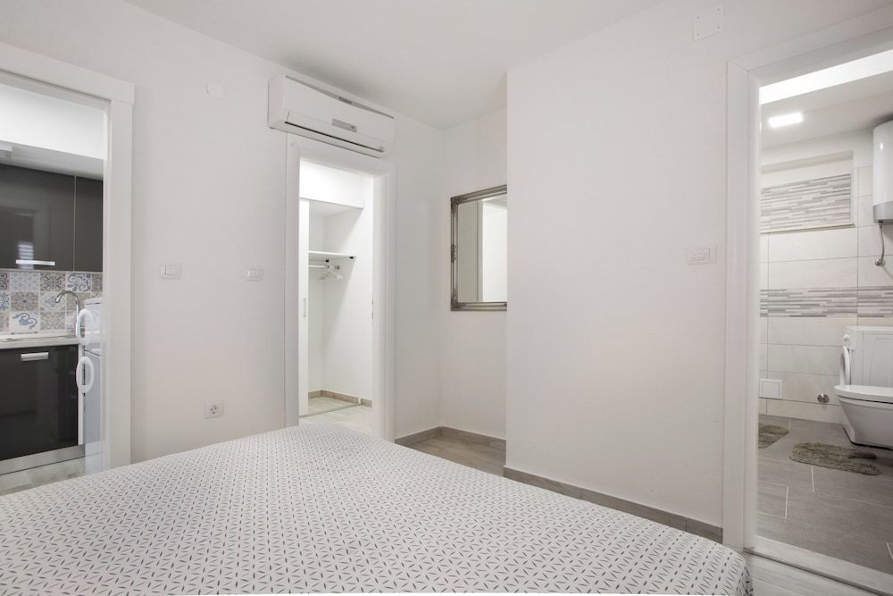 Serious Job Apartment 2