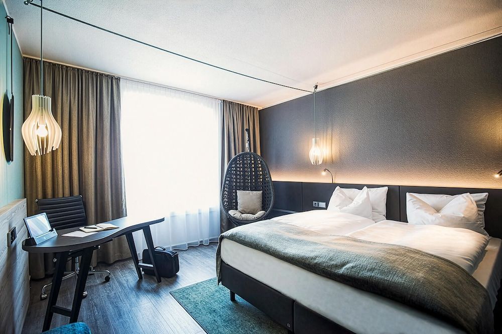 elaya frankfurt oberursel, Trademark Collection 1