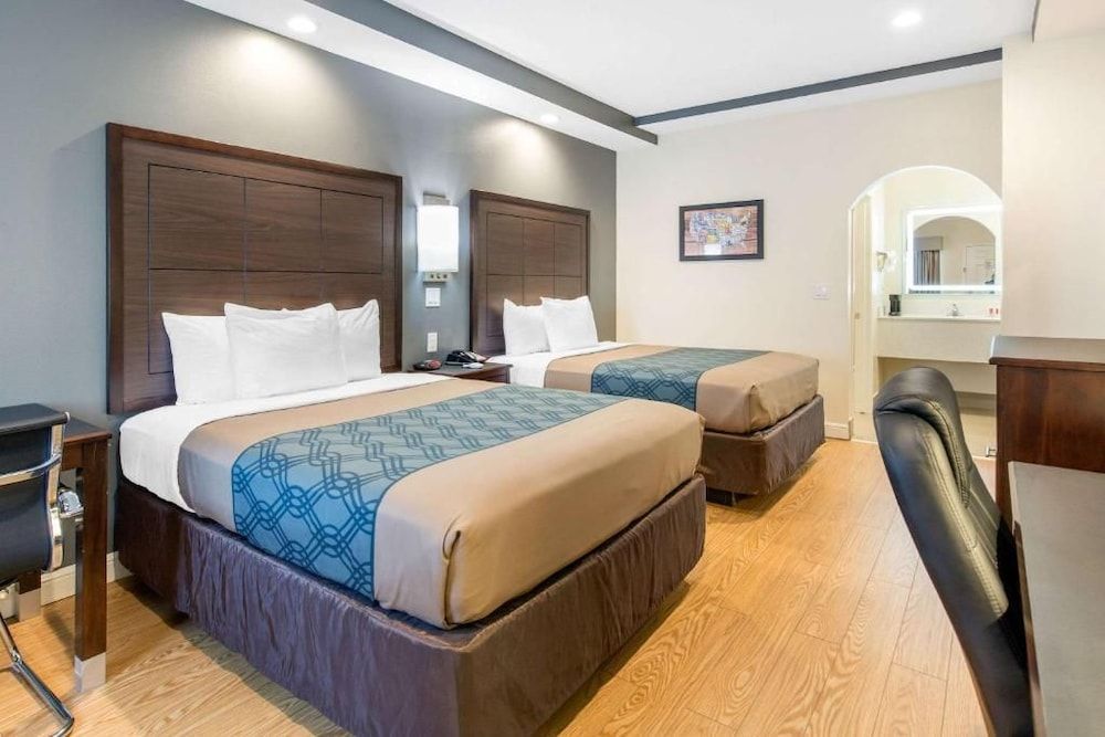 Red Star Inn & Suites 1