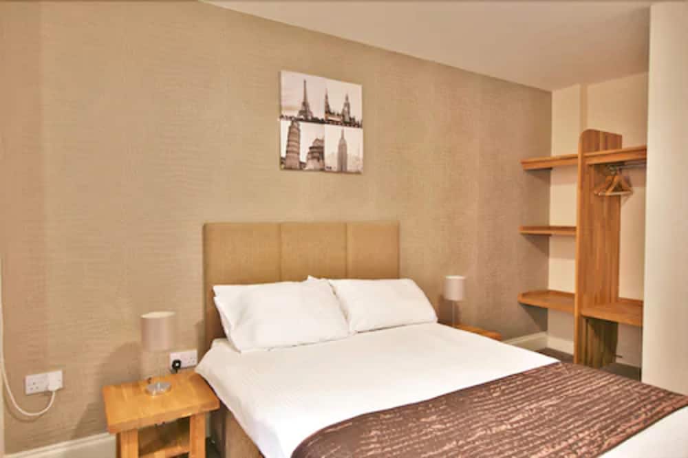 Central Studios Gloucester Place by Roomsbooked 2