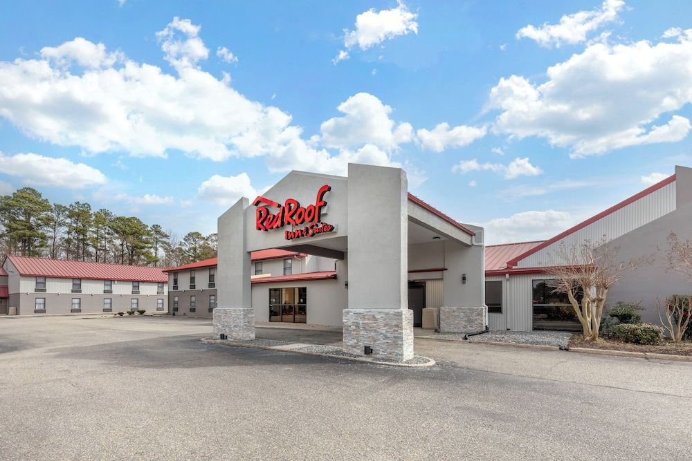 Red Roof Inn & Suites Newport News 1