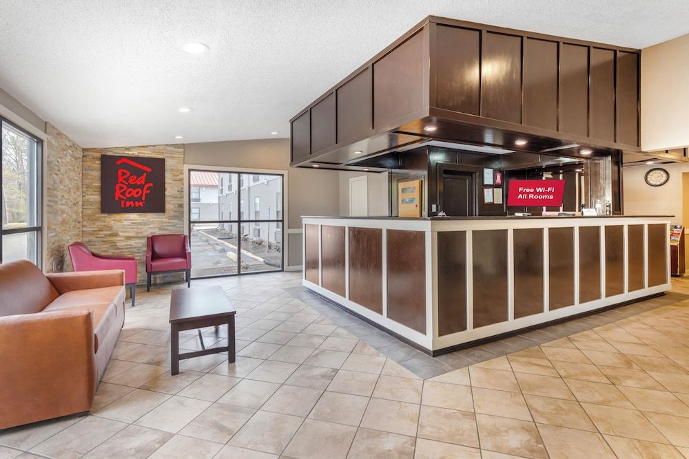 Red Roof Inn & Suites Newport News 2