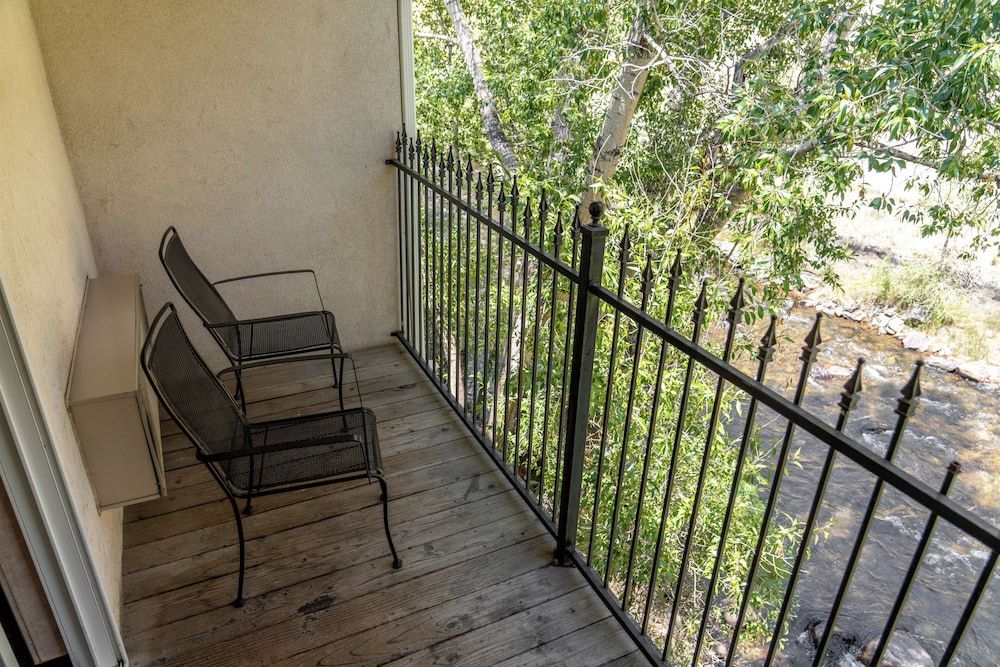 Argo Inn and Suites 2