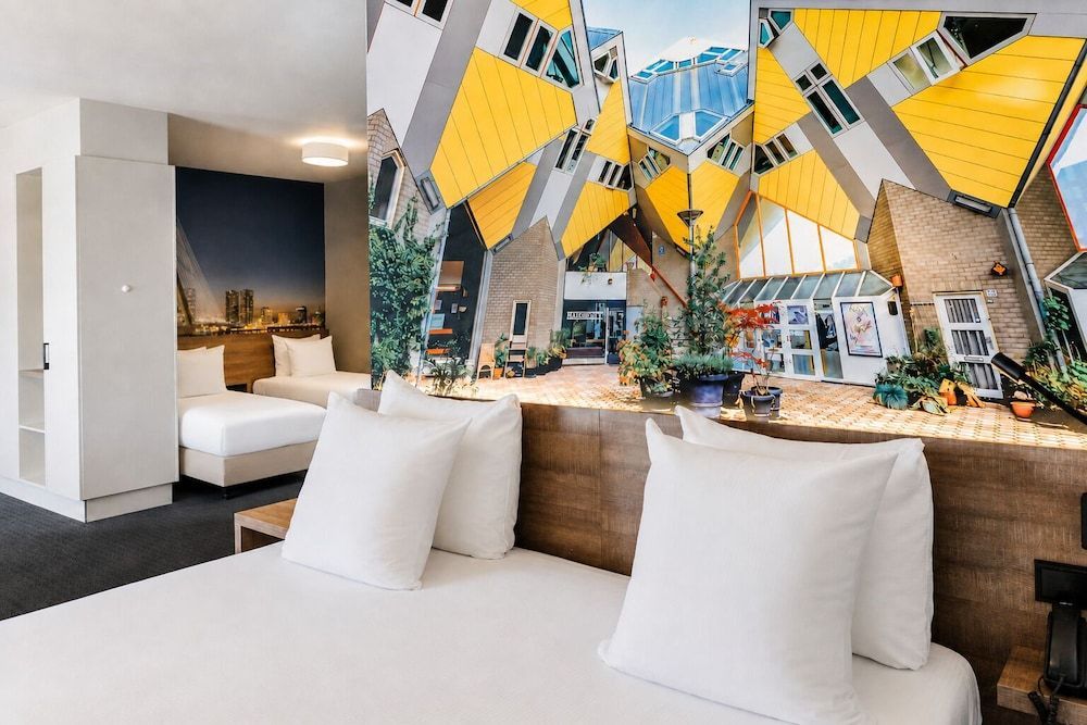 Rotterdam Teleport Hotel 1