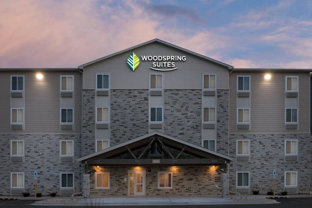 WoodSpring Suites Chicago Tinley Park 1