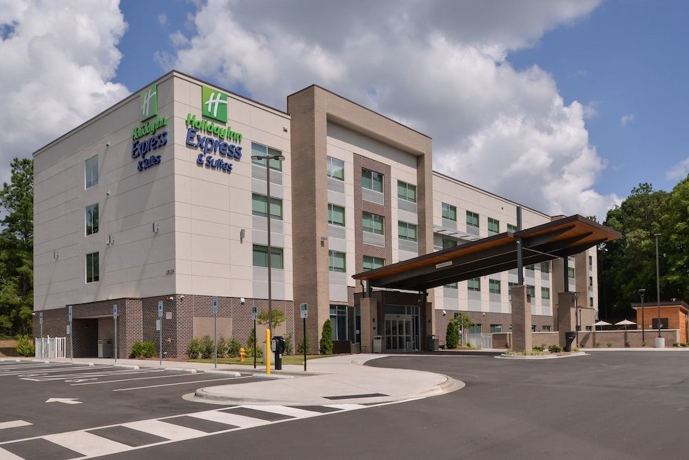 Holiday Inn Express & Suites CHARLOTTE - BALLANTYNE by IHG 1