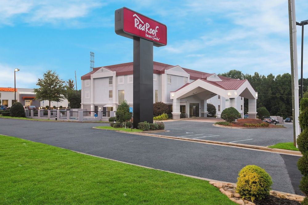 Red Roof Inn & Suites Newnan 1