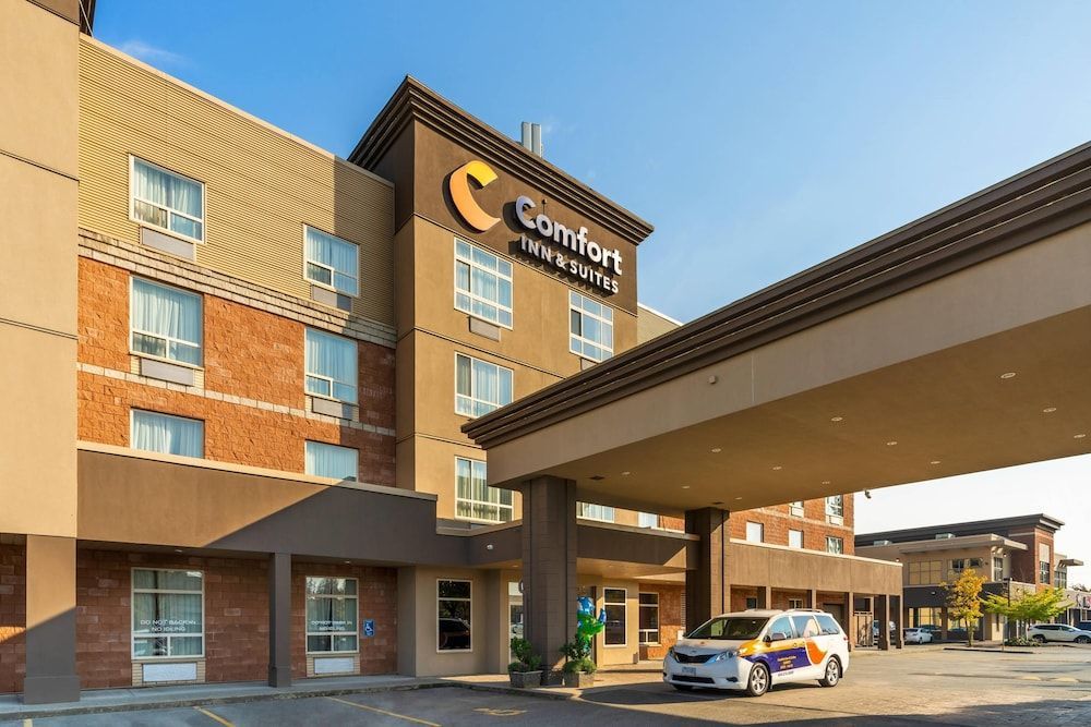 Comfort Inn & Suites Surrey 1