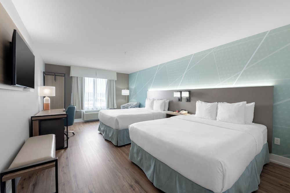 Comfort Inn & Suites Surrey 1