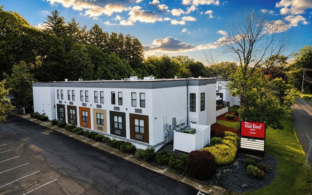 Red Roof Inn & Suites Middleborough 1