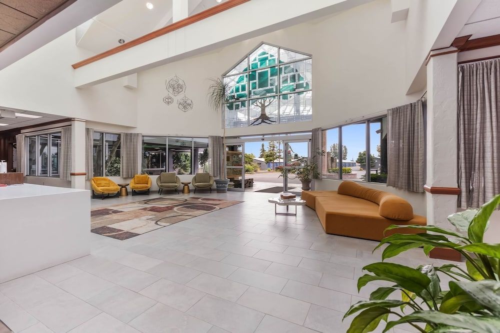 Medallion Inn and Suites 2