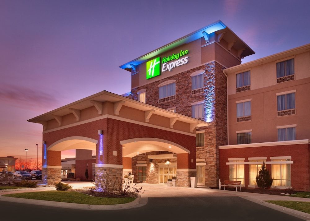 Holiday Inn Express & Suites OVERLAND PARK by IHG 1