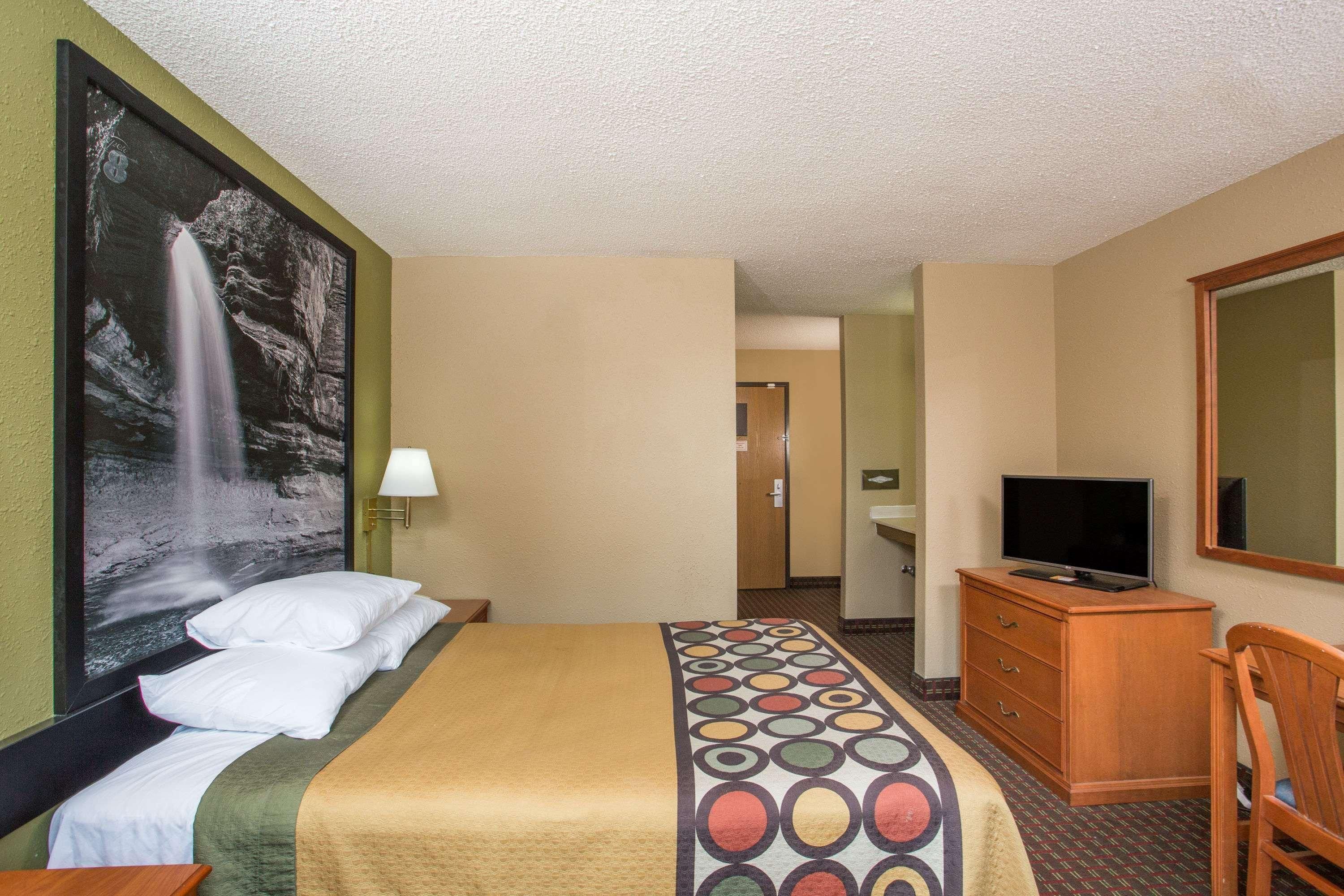 Super 8 by Wyndham Mendota 2