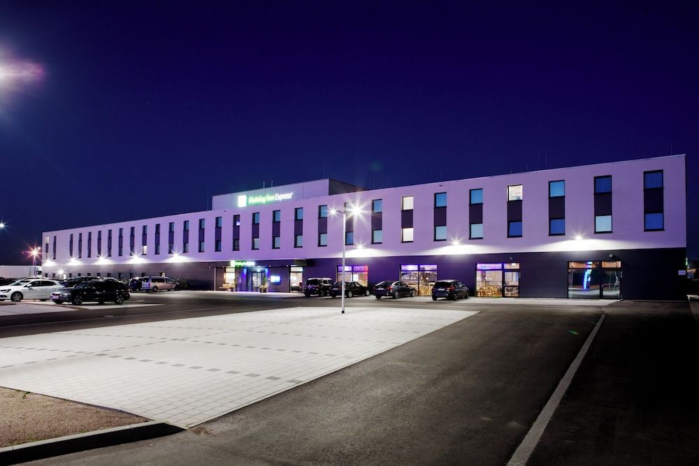Holiday Inn Express RINGSHEIM by IHG 1