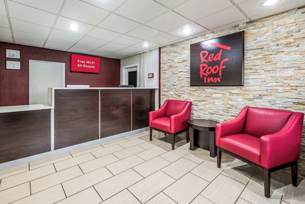 Red Roof Inn & Suites Wapakoneta 2