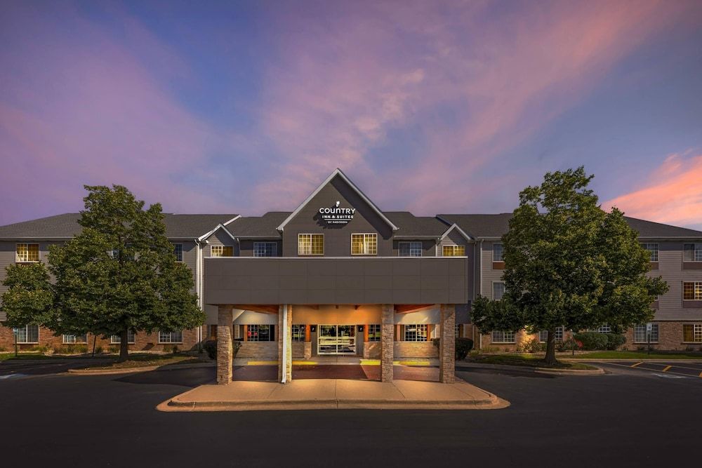 Country Inn & Suites by Radisson, Romeoville - Bolingbrook 1