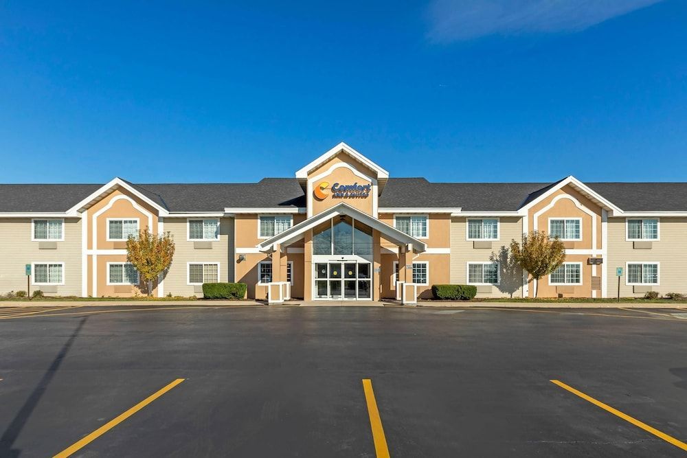 Comfort Inn & Suites Jackson - West Bend 1