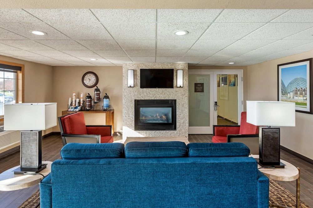 Comfort Inn & Suites Jackson - West Bend 2