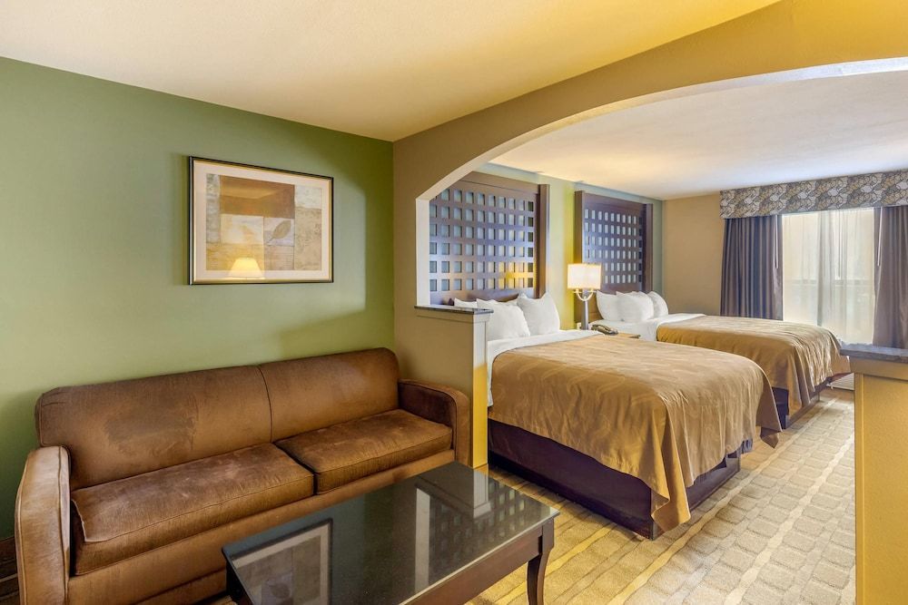 Quality Suites Sherman 1