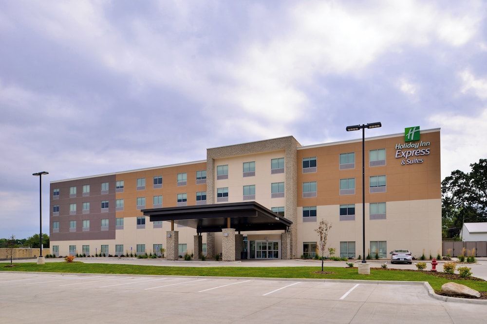 Holiday Inn Express & Suites OTTUMWA by IHG 1