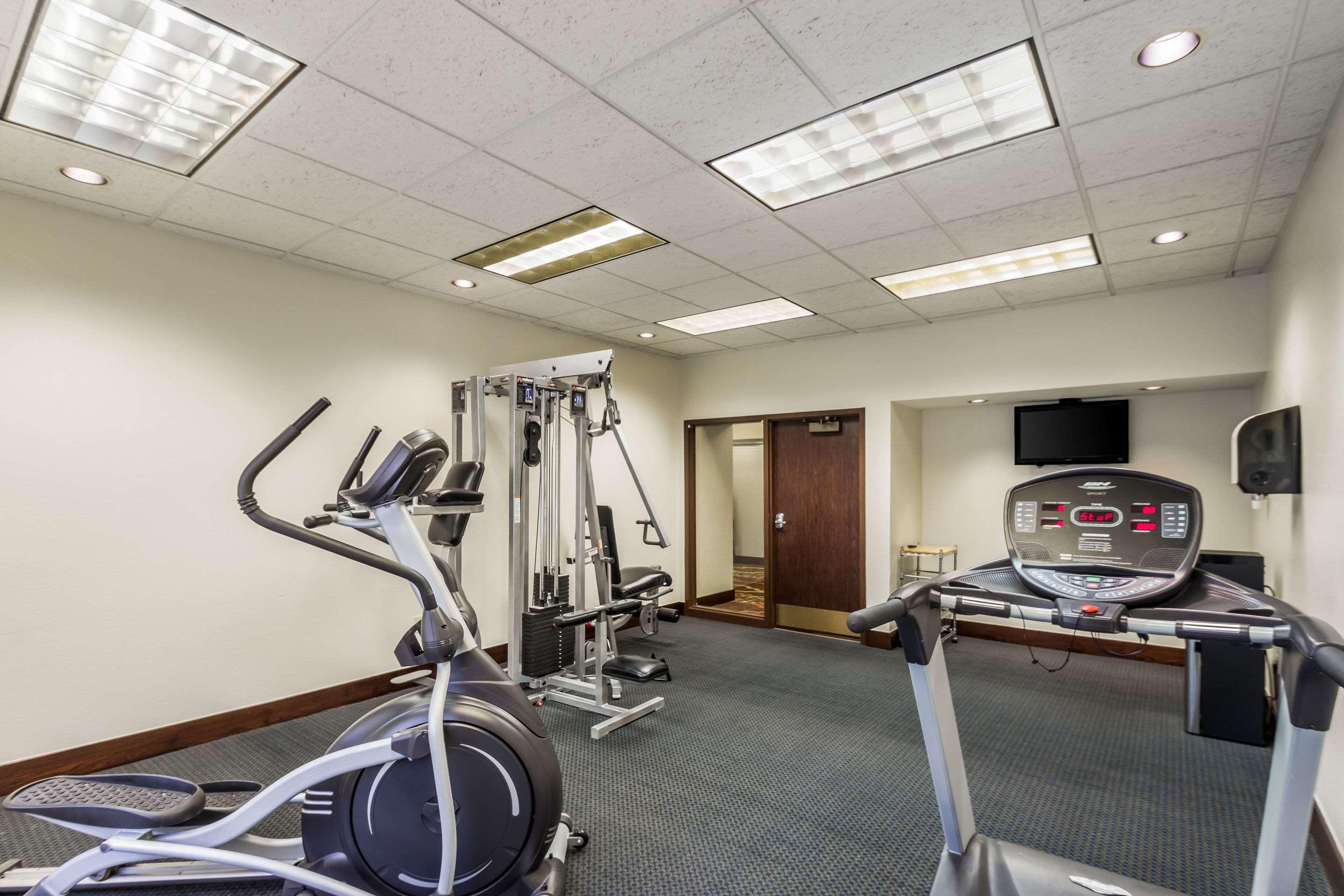 Quality Suites Milwaukee Airport 1