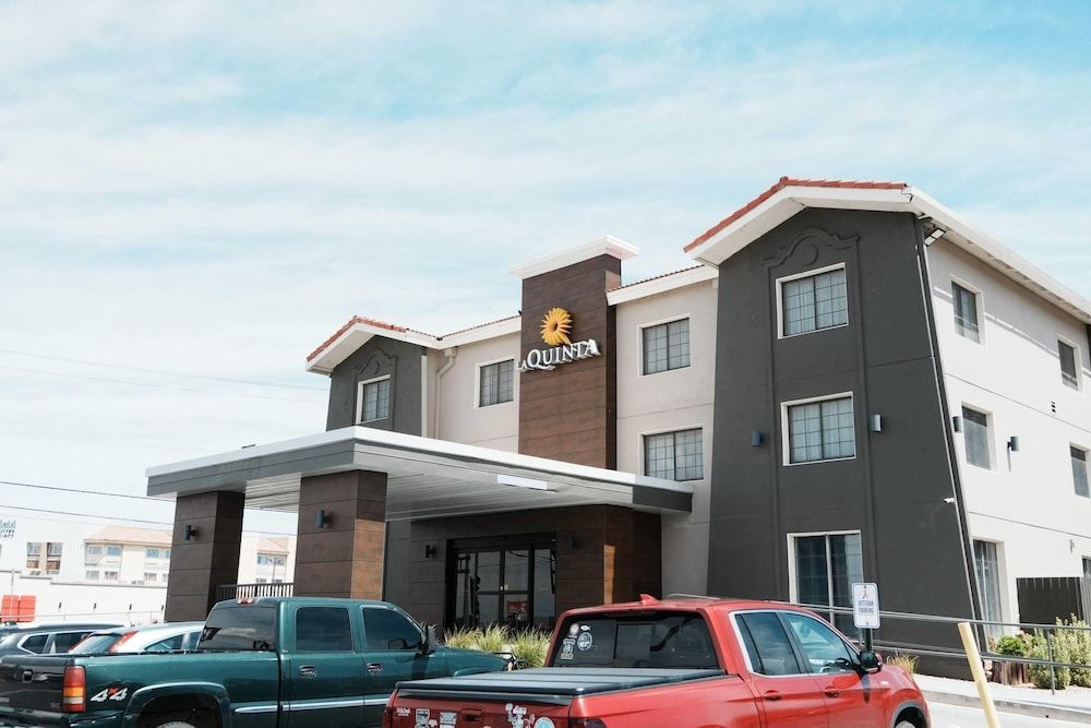 La Quinta Inn by Wyndham Albuquerque Airport 1