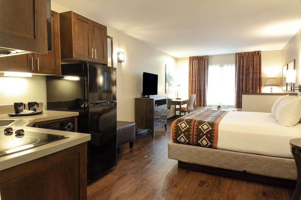 Oxford Suites Pendleton 1
