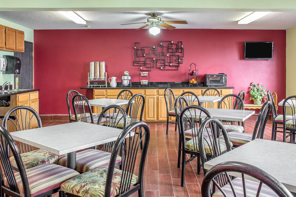 Econo Lodge Ames Area 1