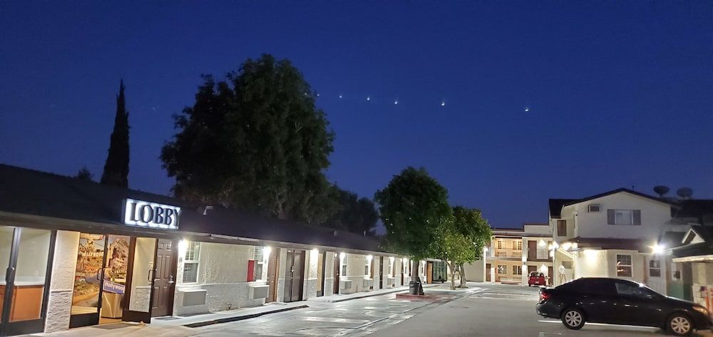 Le Blanc Inn & Suites 1