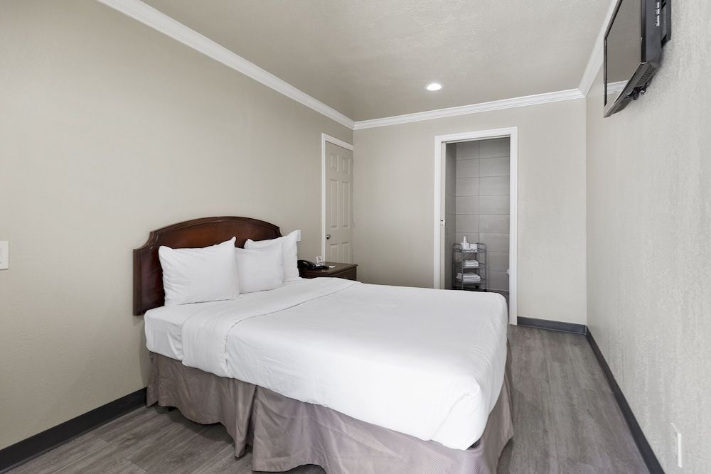 Le Blanc Inn & Suites 2