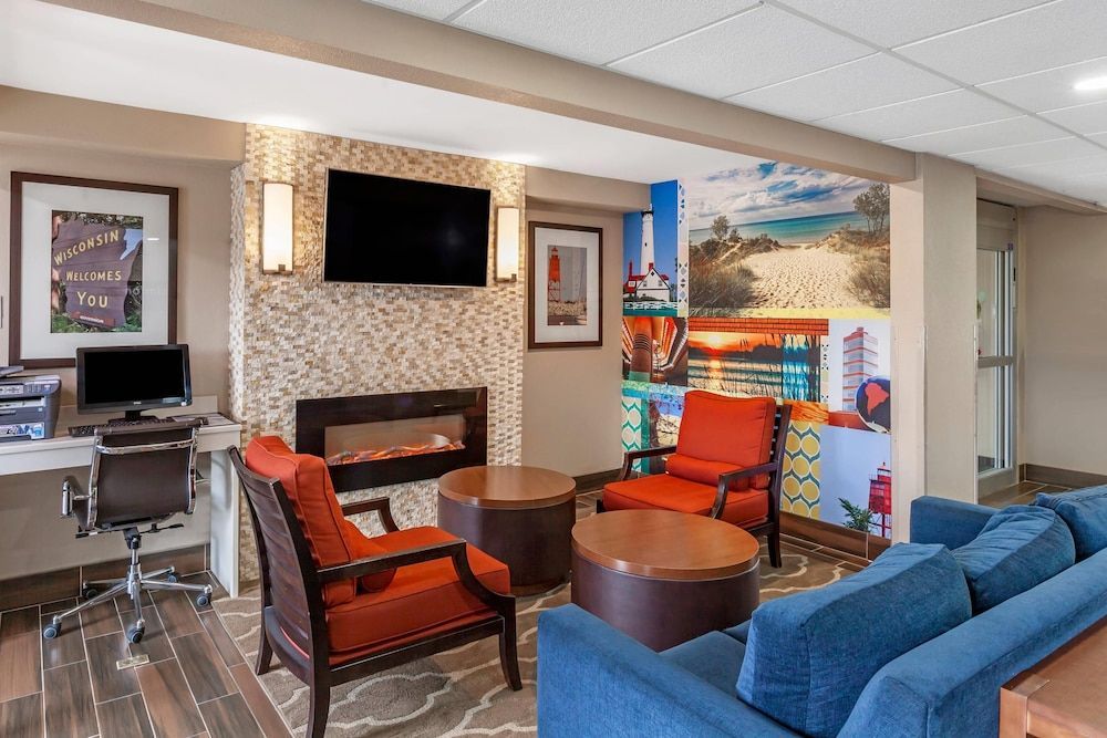 Clarion Pointe Racine - Mount Pleasant 1