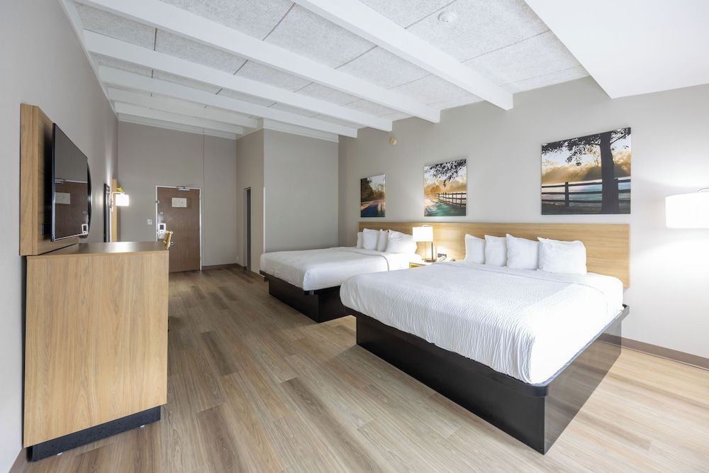 Days Inn & Suites by Wyndham Lexington 1