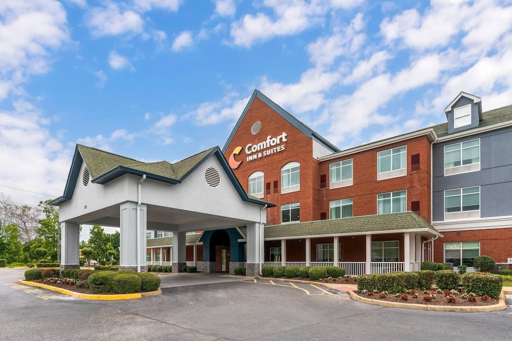 Comfort Inn & Suites Hampton near Coliseum 1
