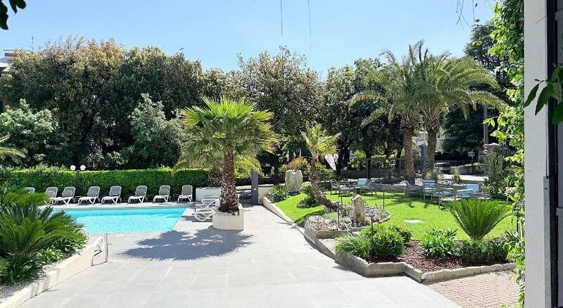 Hotel Benaco 2