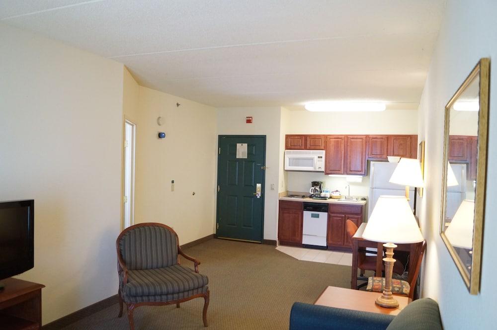 Clarion Suites at the Alliant Energy Center 1