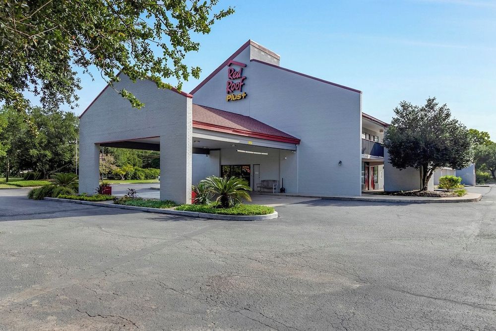 Red Roof Inn PLUS+ Mt Pleasant - Patriots Point 1