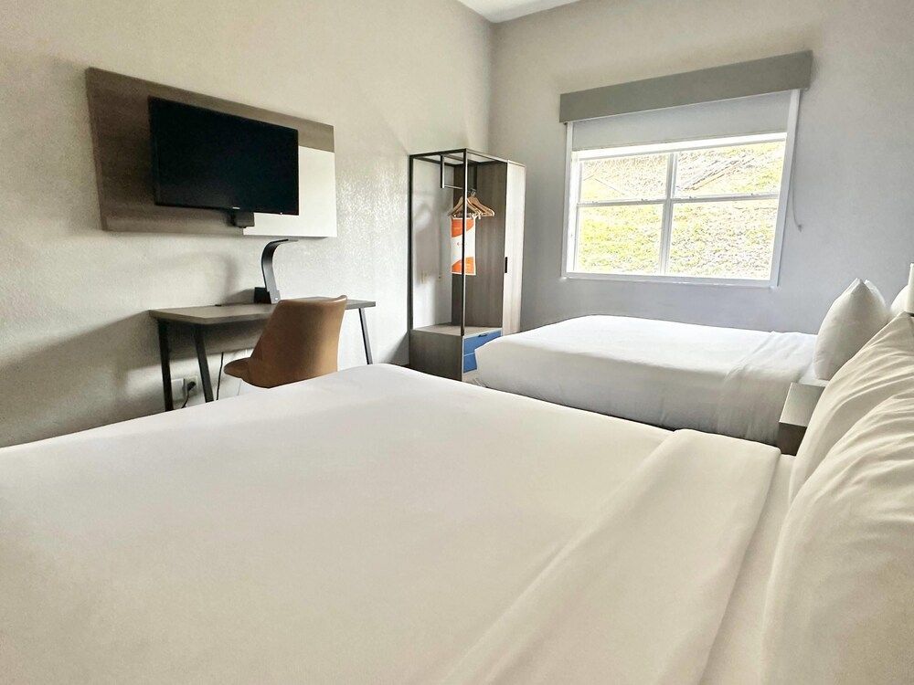 Comfort Inn & Suites Cartersville - Emerson Lake Point 1